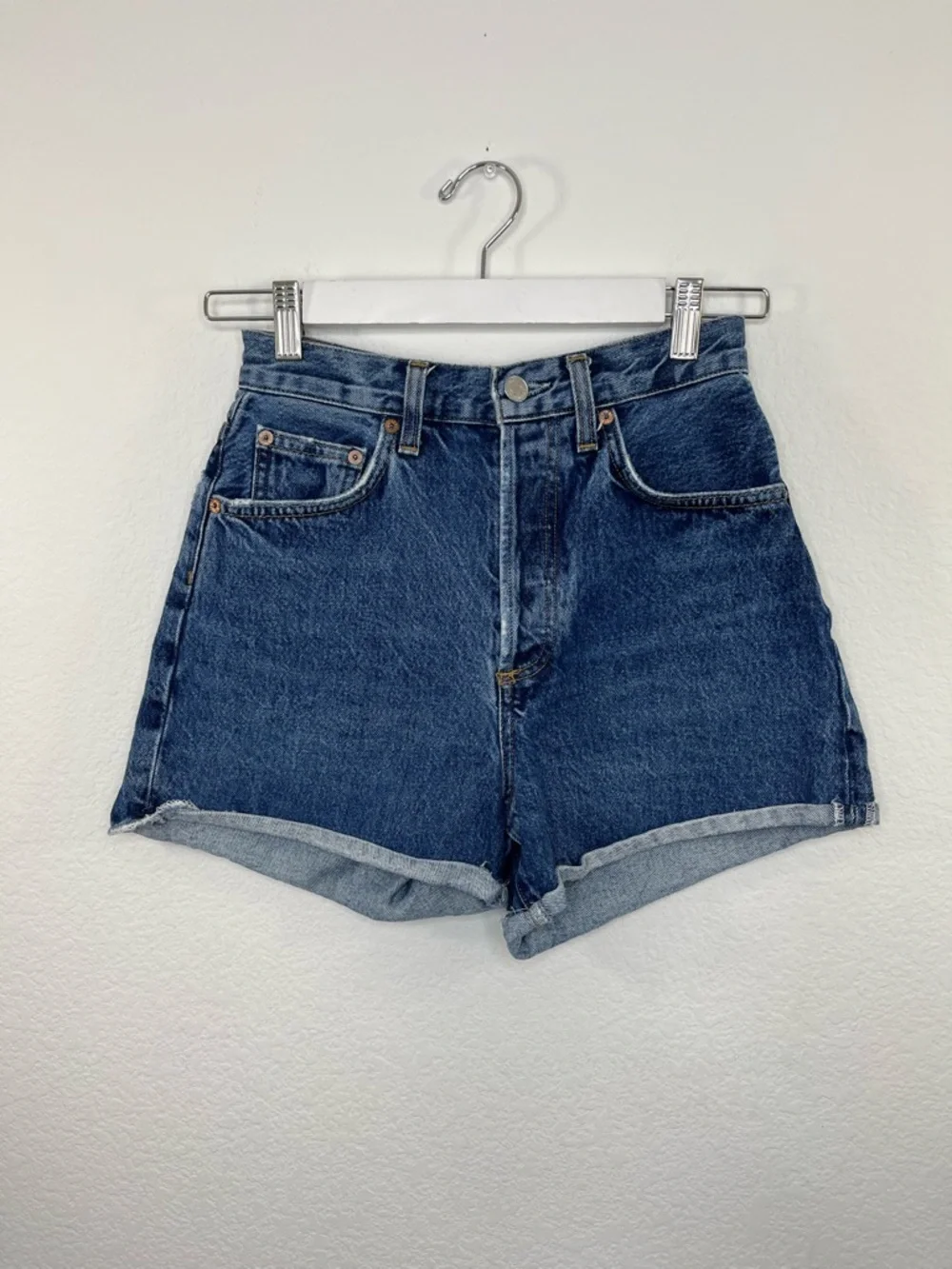 Agolde High-Waist Indigo Rolled-Hem Denim Shorts - Picture 2 of 9